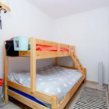 547 - Koezvetlen Vizparti, 2 Haloszobas, Kertkapcsolatos דירה