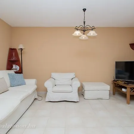 547 - Koezvetlen Vizparti, 2 Haloszobas, Kertkapcsolatos Apartmán Balatonoszod