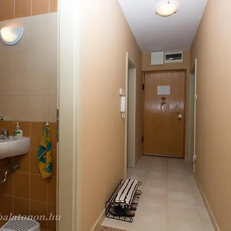 Apartmán 547 - Koezvetlen Vizparti, 2 Haloszobas, Kertkapcsolatos