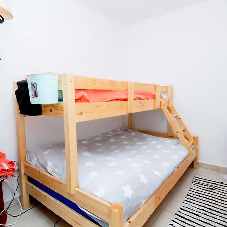 547 - Koezvetlen Vizparti, 2 Haloszobas, Kertkapcsolatos Apartmán