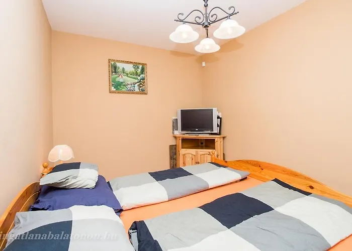 דירה 547 - Koezvetlen Vizparti, 2 Haloszobas, Kertkapcsolatos בלטונוסוד