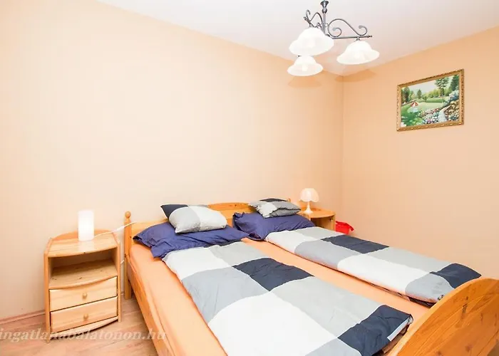 547 - Koezvetlen Vizparti, 2 Haloszobas, Kertkapcsolatos *