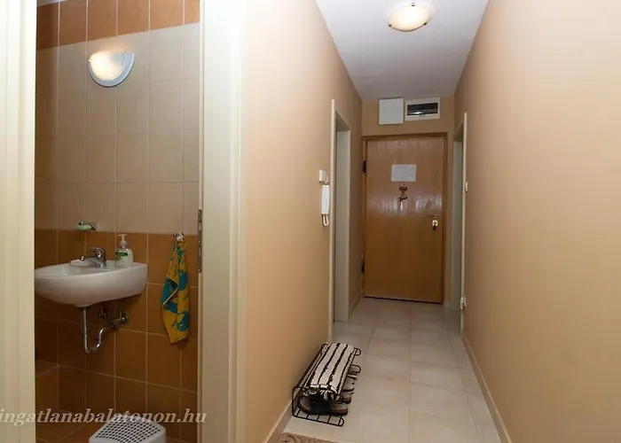 דירה 547 - Koezvetlen Vizparti, 2 Haloszobas, Kertkapcsolatos