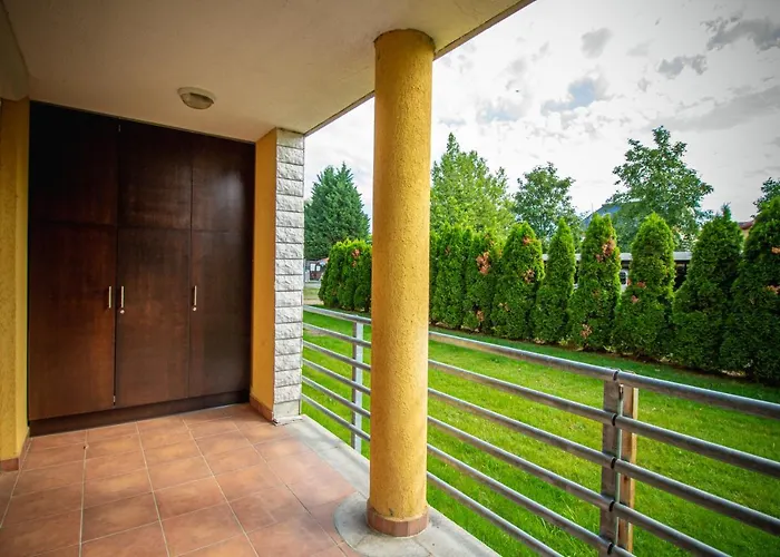 547 - Koezvetlen Vizparti, 2 Haloszobas, Kertkapcsolatos