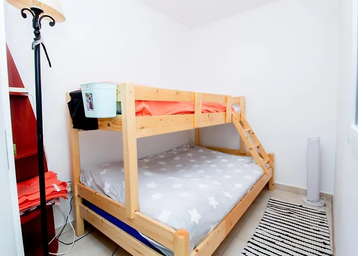 547 - Koezvetlen Vizparti, 2 Haloszobas, Kertkapcsolatos דירה